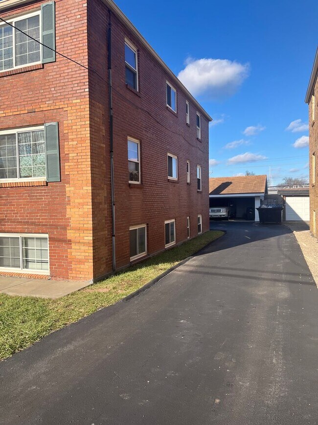 4330 Oakwood Ave-Unit -6 in Cincinnati, OH - Building Photo - Building Photo