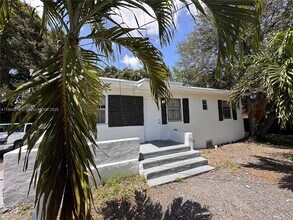 2335 NW 43rd St in Miami, FL - Building Photo - Building Photo