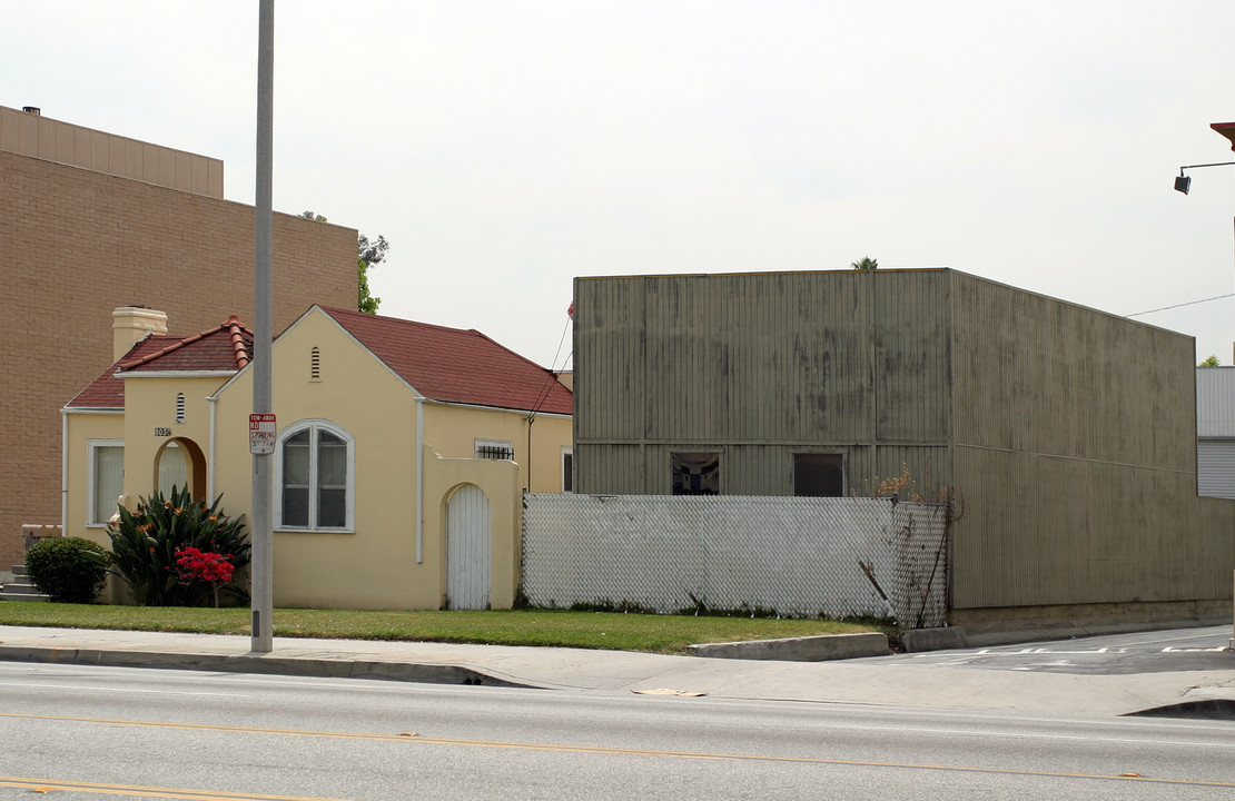 8036 Florence Ave in Downey, CA - Foto de edificio