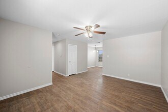 470 Derrs Chapel Rd in Italy, TX - Building Photo - Building Photo