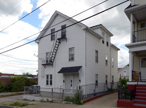 173-175 Hedley Ave in Central Falls, RI - Foto de edificio - Building Photo