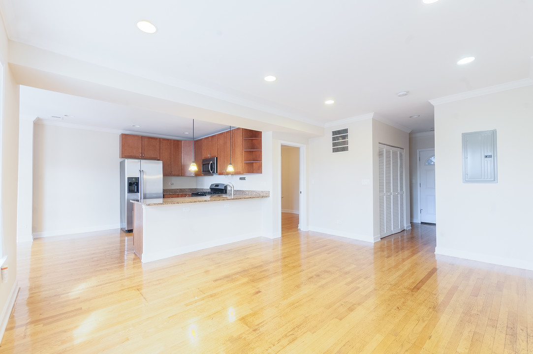 6305 N Francisco Ave-Unit -6305-2 in Chicago, IL - Building Photo
