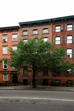 319 W 14th St in New York, NY - Building Photo - Building Photo