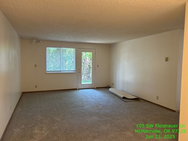 103-105 SW Fleishauer Ln in McMinnville, OR - Building Photo - Building Photo