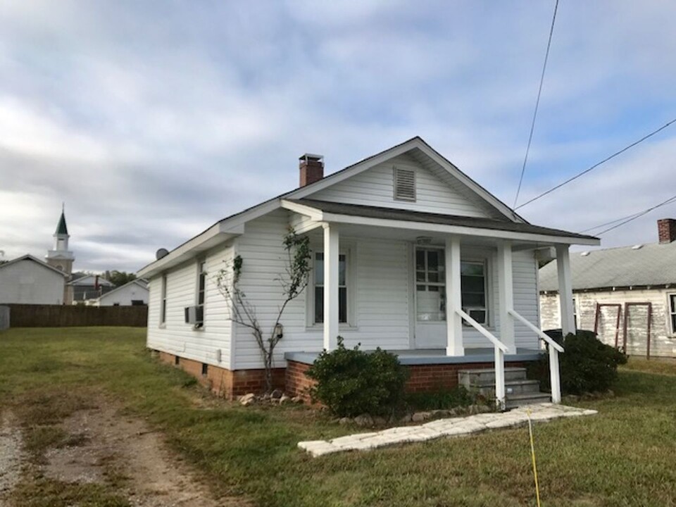 1104 Woodlawn St in Kannapolis, NC - Building Photo