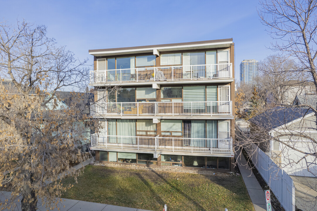 1612 14th Ave SW in Calgary, AB - Building Photo