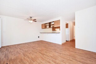 12375 Mt Jefferson Terrace, Unit 10B in Lake Oswego, OR - Building Photo