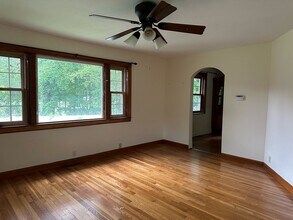 8 Castle Rd in Wayland, MA - Building Photo - Building Photo