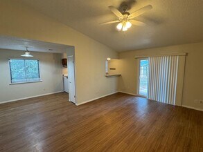 5112 Meadow Creek Dr in Austin, TX - Building Photo - Building Photo