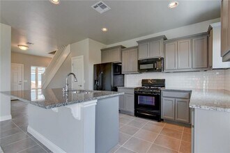 17617 Hampton Park Dr, Unit Unit A in Edmond, OK - Building Photo - Building Photo