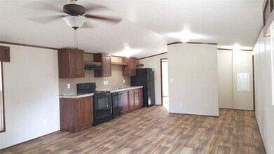 808 Martin Luther King Blvd in Willis, TX - Building Photo - Building Photo