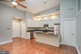 6 Strawberry St in Philadelphia, PA - Building Photo