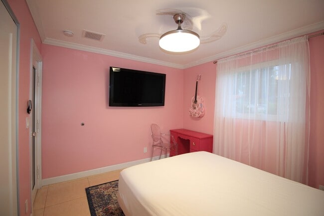 1031 N 74th Terrace in Hollywood, FL - Building Photo - Building Photo