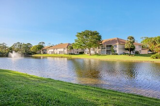 1128 Manor Lake Dr in Naples, FL - Building Photo - Building Photo