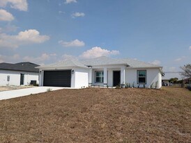 1423 NE 12th Pl in Cape Coral, FL - Building Photo