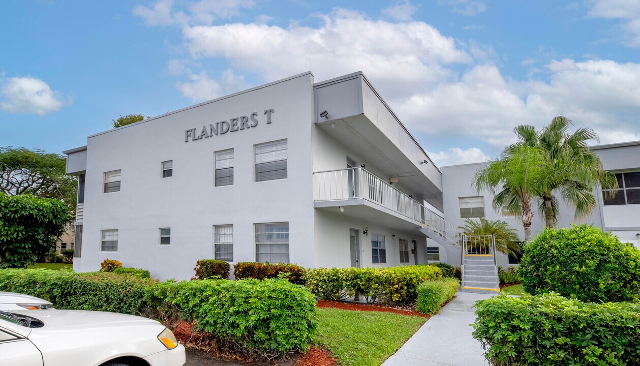 917 Flanders T in Delray Beach, FL - Building Photo
