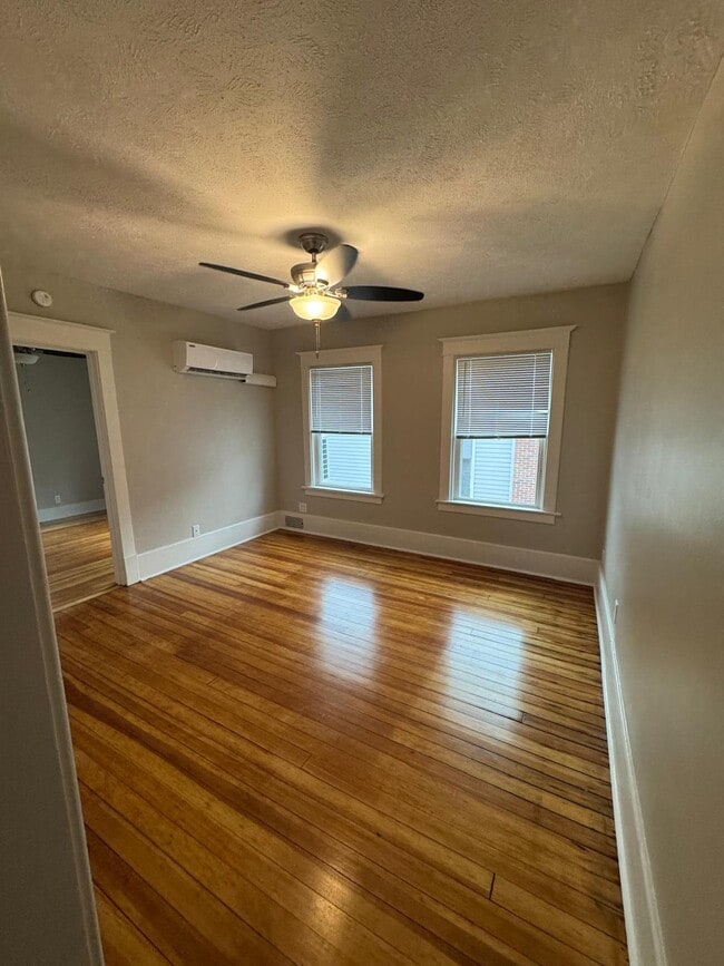 1426 E St, Unit #3 Door #15 in Lincoln, NE - Building Photo - Building Photo