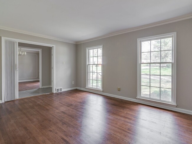 property at 3163 Lynchburg St