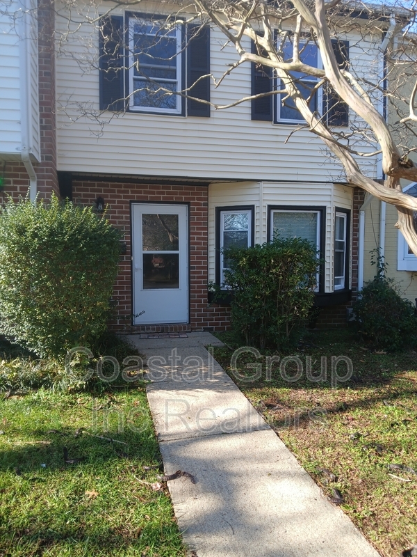 845 Cambridge Dr in Virginia Beach, VA - Building Photo - Building Photo