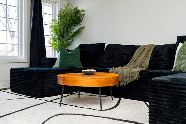 7003 Kalar Rd in Niagara Falls, ON - Building Photo - Building Photo