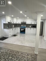 55 Glenthorne Dr in Toronto, ON - Building Photo