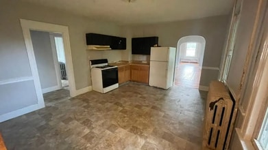 259 Cooke St, Unit 2 in Waterbury, CT - Building Photo - Building Photo