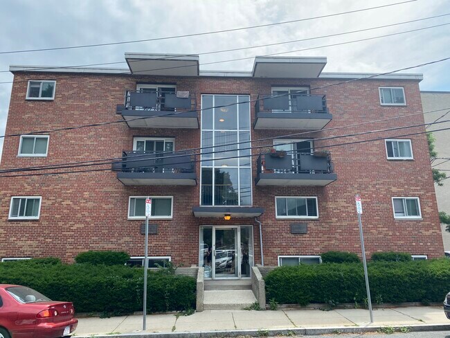 15 Euston Rd, Unit 2 in Boston, MA - Foto de edificio - Building Photo