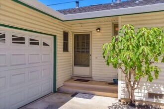 2418 S Norfolk St in San Mateo, CA - Building Photo - Building Photo