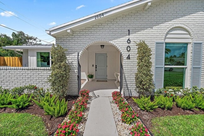 1604 Seabrook Rd in Jupiter, FL - Building Photo - Building Photo