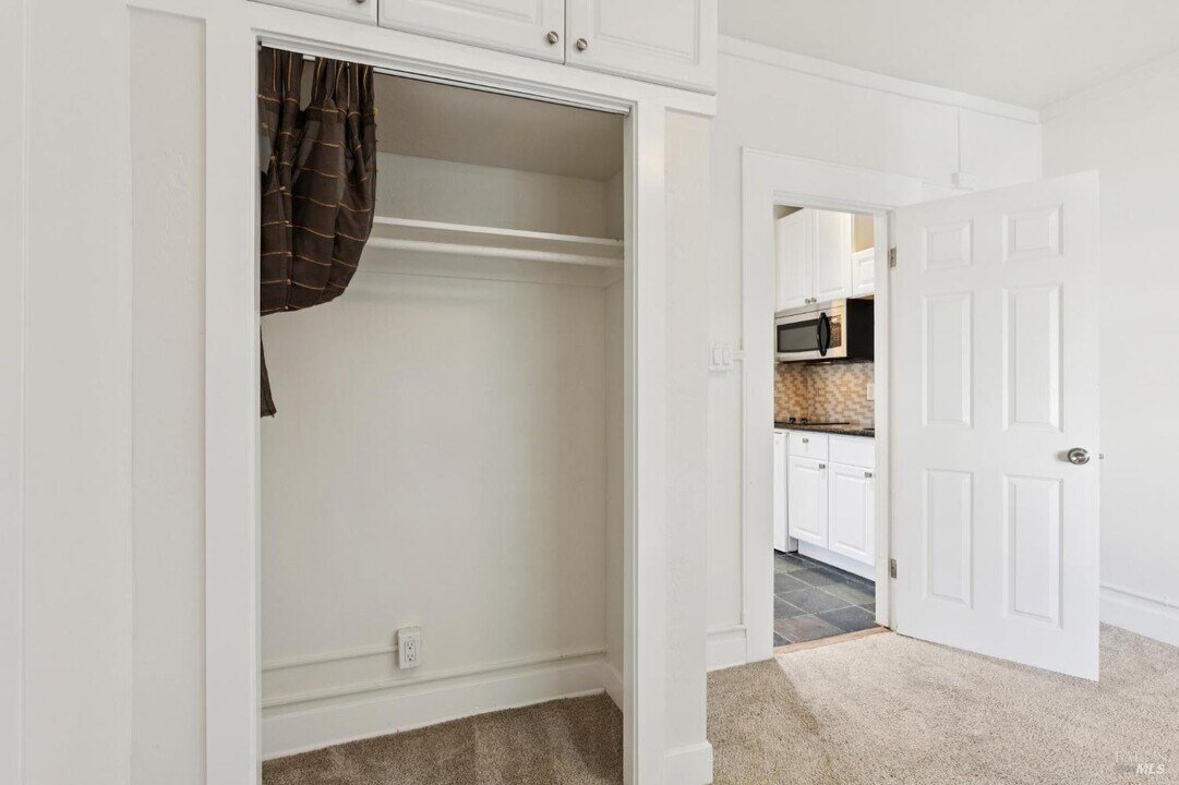 21 Tamalpais Ave in San Anselmo, CA - Building Photo