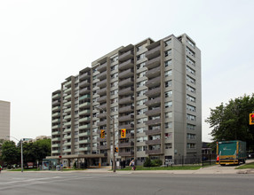 Royale Apartments in Toronto, ON - Building Photo - Building Photo