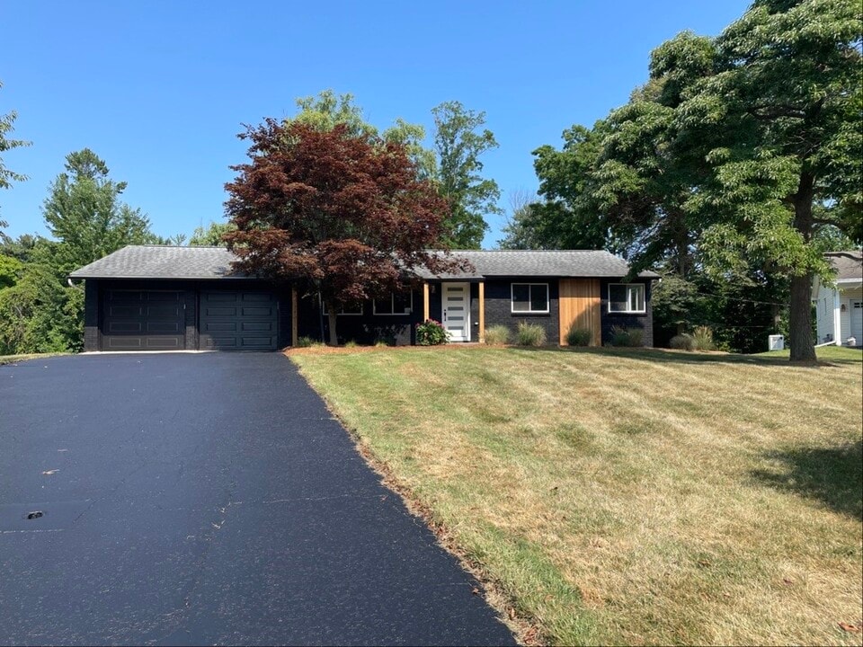 961 Garden Ln in Webster, NY - Building Photo