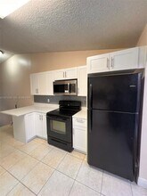 7735 W 29th Way in Hialeah, FL - Building Photo - Building Photo