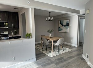 323 Stratford Pl, Unit 323 in Bound Brook, NJ - Building Photo - Building Photo