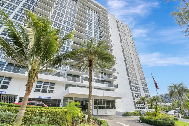 531 N Ocean Blvd in Pompano Beach, FL - Building Photo - Building Photo