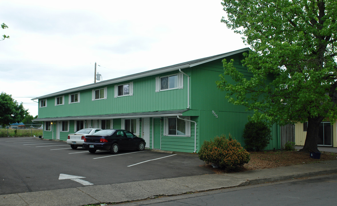 955 NW Hobart Ave in Corvallis, OR - Building Photo