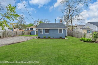 4 Pine Bluff Rd in Toms River, NJ - Building Photo - Building Photo