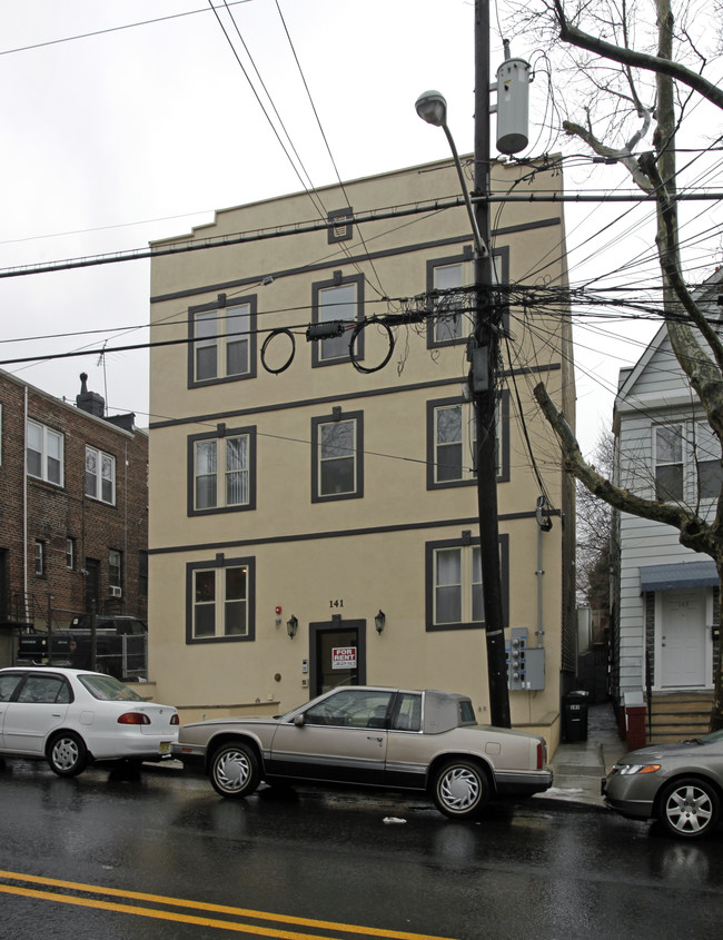 141 Carlton Ave in Jersey City, NJ - Building Photo - Building Photo