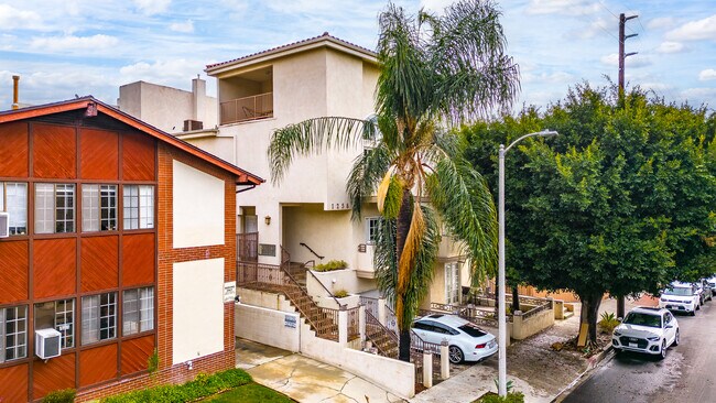 1258 Barry Ave