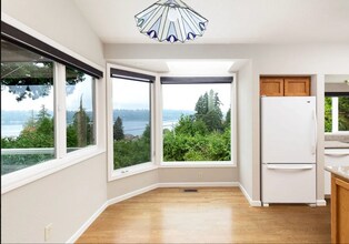 13473 64th Pl NE in Kirkland, WA - Building Photo - Building Photo