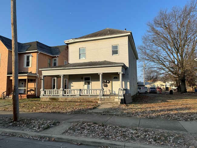 property at 725 S 7th St