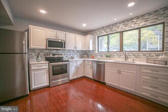 1818 Old Post Terrace in Woodbridge, VA - Building Photo - Building Photo