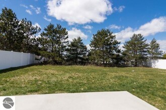 3542 Tanager Dr in Traverse City, MI - Building Photo - Building Photo