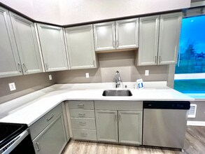 2330 Yakima Ct in Tacoma, WA - Building Photo - Building Photo
