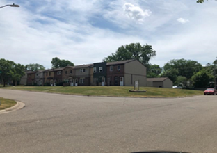 West Town Manor Apartments in Fergus Falls, MN - Building Photo - Building Photo