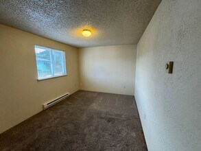 530 SW Fall St in Newport, OR - Building Photo - Building Photo