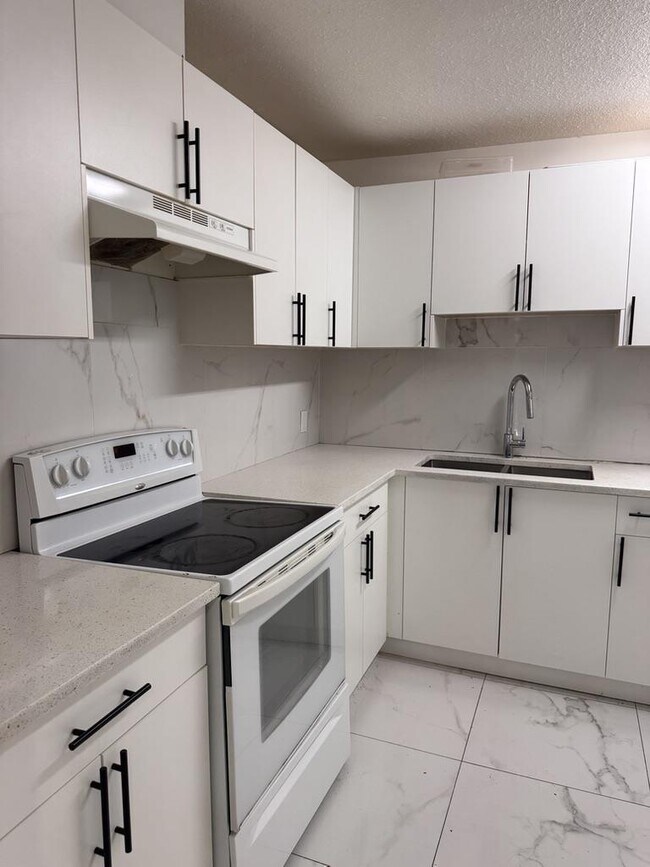 10046 129 St in Surrey, BC - Building Photo - Building Photo