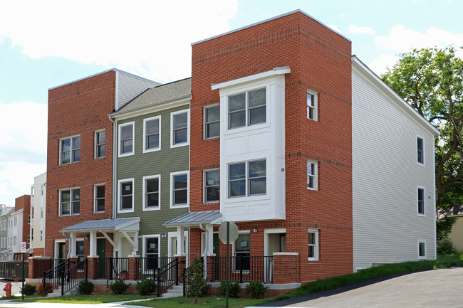 Sinclair Way in Frederick, MD - Foto de edificio - Building Photo