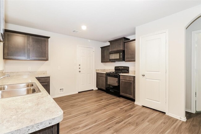 property at 2237 Onyx Ln
