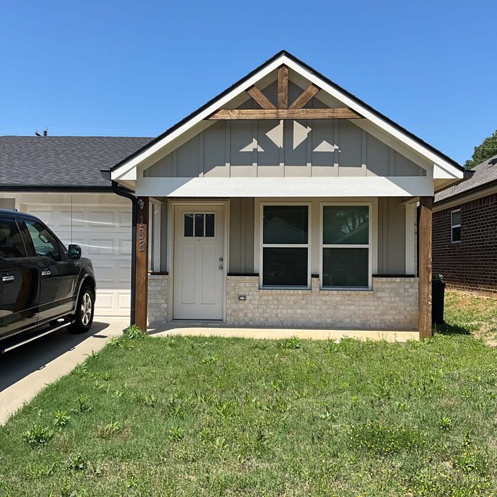 103 Sophia Dr in Mineola, TX - Building Photo